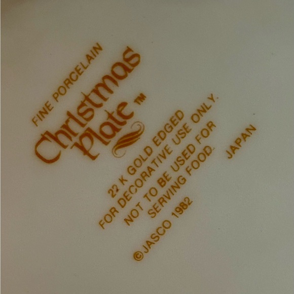 Vintage JASCO 1982 Christmas Plate, 22K Gold Edged, Boy by Fireplace, Japan - Picture 11 of 15